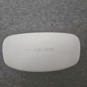 Euc Michael Kors Ivory Eyewear Case